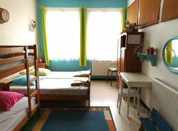 Chambre n° 6 La Caraïbe - étage - 6 couchages (2 lits simples et 2 lits superposés)
