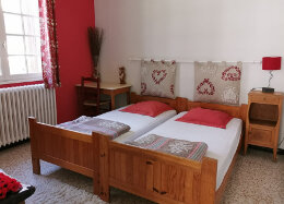 Chambre n° 5 Rouge Passion - étage - chambre de 2 lits simples
